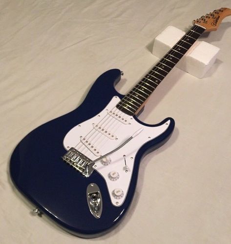 Electric Guitar Blue Aesthetic, Navy Blue Electric Guitar, Electric Guitar Colors, Cool Guitars Electric, Navy Blue Guitar, Dark Blue Electric Guitar, Gitar Vintage, Electronic Guitar, Strat Guitar