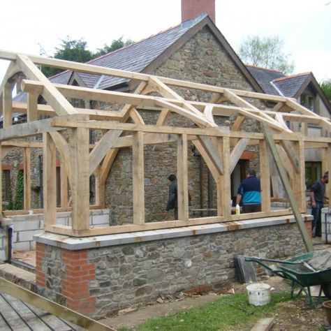 Pallet Deck Diy, Timber Frame Joinery, Types Of Timber, Diy Greenhouse Plans, Timber Frame Building, Framing Construction, Timber Frame Construction, Home Greenhouse, Backyard Greenhouse