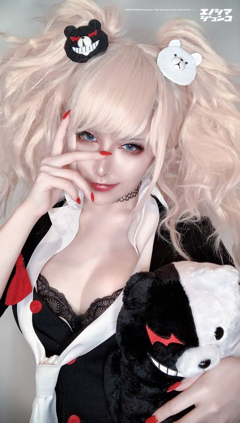 Junko Makeup, Easy Anime Eyes, Danganronpa Junko, Eyeshadow Colors, Junko Enoshima, Abbey Dawn, Harley Quinn Comic, Tokyo Street Fashion, Eyeliner Styles