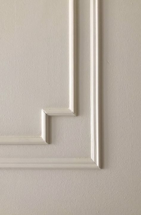 Decorative Wall Trim, 1920s Home Interior, Living Room Wall Designs, Wall Moulding, Ceiling Trim, Picture Molding, White Molding, Moulding Profiles, Wall Panelling