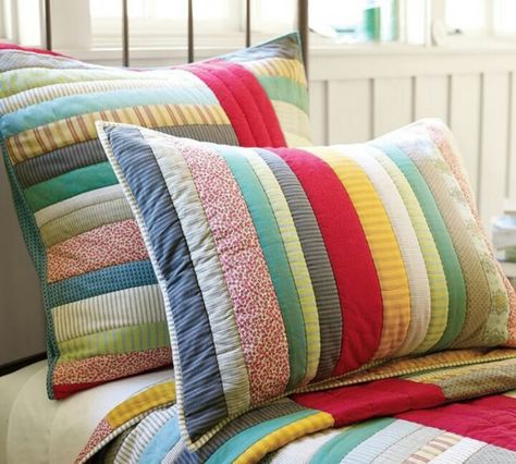 Quilted pillows Quilted Pillow Covers, Sewing Cushions, Fun Friday, Striped Quilt, Patchwork Cushion, Pretty Pillow, Patchwork Pillow, Sewing Pillows, Diy Quilt