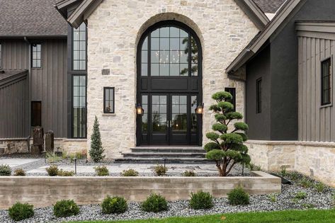 Front Entry Landscaping, Luxury Landscaping, Landscape Inspiration, Entry Design, Modern Landscape Design, Casa Exterior, Front Entrance, Luxury Homes Dream Houses, Luxury House Designs