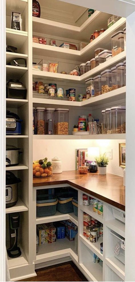 Pantry Storage Organization, Corner Pantry Ideas, Corner Kitchen Pantry, Pantry Closet Design, Pantry Layout, House Pantry, Minimalist Bloxburg, Hidden Pantry, Pantry Room