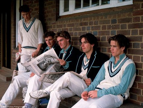 1980s photographs of Britain's most elite boarding schools revealed Prep Outfits, Private School Uniforms, Rugby School, Boarding School Aesthetic, Eton College, Preppy Mode, College Uniform, Preppy Boys, Ivy League Style