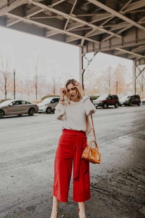 Red Outfits For Christmas, Red Culottes Outfit, Culottes Outfit Summer, Red Culottes, Outfits For Christmas, Culottes Outfit, Beach Red, Modest Summer Fashion, Dc Fashion