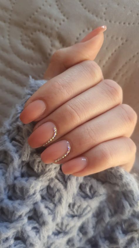 Short nails, rubberbase with stones Nail Stone Design, Stone Nails, Short Nail, Stone Design, Short Nails, Nail Design, Nail Designs, Nails, Stone