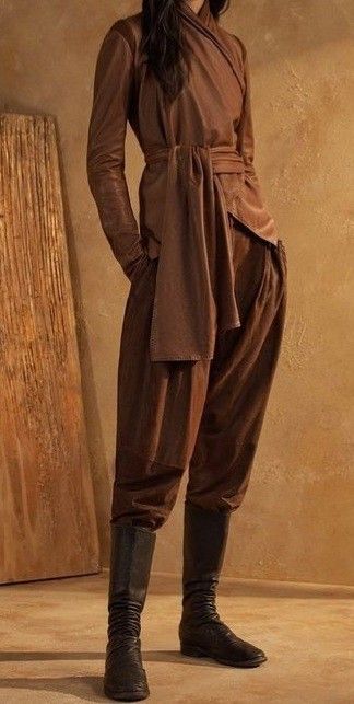 Desert Outfit Fantasy, Solarpunk Fashion, Desert Clothing, Wallpaper Thanksgiving, Desert Outfit, Jedi Outfit, Star Wars Fashion, Adventure Outfit, Nails Fashion