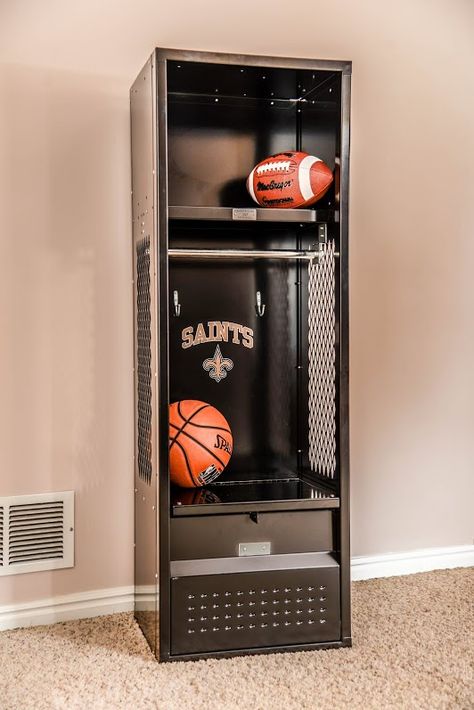 Lockers In Boys Room, Locker Room Bedroom Ideas, Man Cave Chairs, Nfl Bedroom Boys, Teen Football Bedroom, Teen Basketball Bedroom, Teen Boy Football Bedroom, Teen Boy Basketball Bedroom, Basketball Bedroom Ideas Boys