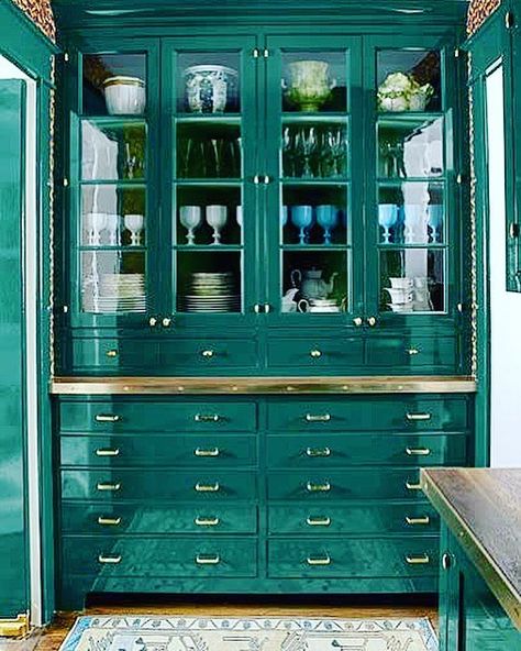 Fine Paints Of Europe, Built In Hutch, Butler’s Pantry, Green Love, Green Paint Colors, Kitchen And Dining Room, Classic Kitchen, Butler Pantry, Green Theme