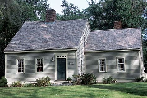 Colonial Revival Exterior, Exterior House Paint Schemes, Cape Cod Exterior, Cape Cod House Exterior, Colonial Revival House, Colonial House Exteriors, Best Exterior Paint, House Paint Color Combination, Cape Cod Style House