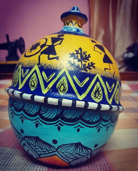 Gullak painting/ acrylic Paint / folk art / decoration DIY PAINTING BY @_artstruckana_
By Ananya Sarkar Gullak Painting, Art Decor Diy, Money Bank, Decoration Diy, Art Decoration, Painting Acrylic, Diy Painting, Acrylic Paint, Folk Art