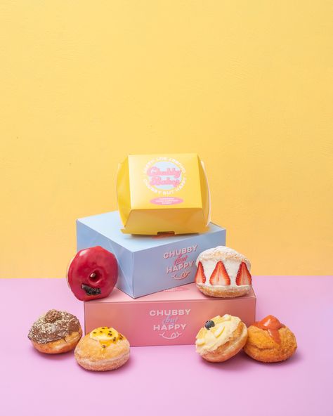 Studio food photography for Chubby Baker by Kelsey Sandoval Studios #foodphotography #productphotography #colorful #donutlover #donutphotography #donutphotoshoot Donuts Photoshoot, Studio Food Photography, Donuts Photography, Donut Photoshoot, Donut Photography, Eating Donuts Photoshoot, Food Photography Donut, Donut Box Photography, Doughnut Food Photography