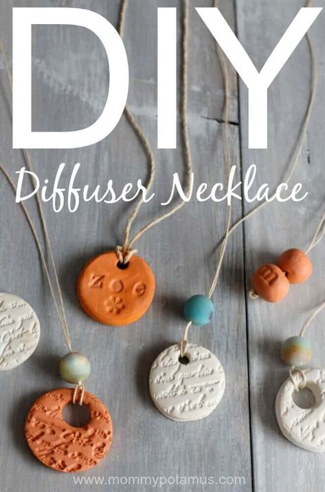 Diffuser Jewelry Diy, Diffuser Necklace Diy, Diy Aromatherapy Diffuser, Diy Essential Oil Diffuser, Aromatherapy Recipes, Essential Oil Necklaces, Diy Essentials, Diy Aromatherapy, Oil Diffuser Necklace