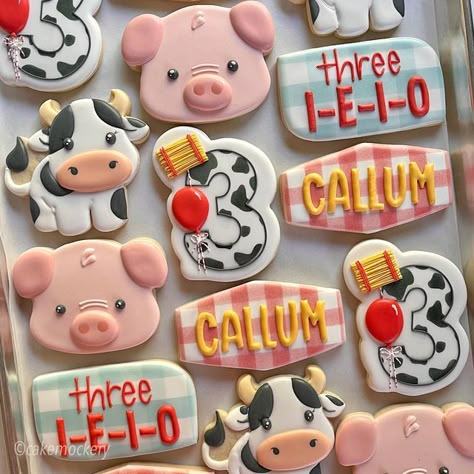 Cake Mockery | 🎶 Old MacDonald had a farm… 3-ieio! 🎶 Happy 3rd birthday Callum!  Totally here for these fun farm themed cookies and adorable ani... | Instagram Tractor Cookies, Duck Cookies, Sweet Sticks, Cow Cookies, Farm Cookies, Pig Cookies, Old Macdonald, Farm Cake, Vanilla Sugar Cookie