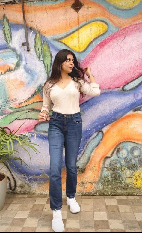 Pose For Women In Jeans, Aesthetic Single Poses, Top Poses Photo Shoot, Basic Standing Poses, Standing Poses Photography Instagram, Pose In Shirt And Jeans, Jence Top Poses, Standing Poses Photography Women Jeans, Poses In Jeans And Shirt