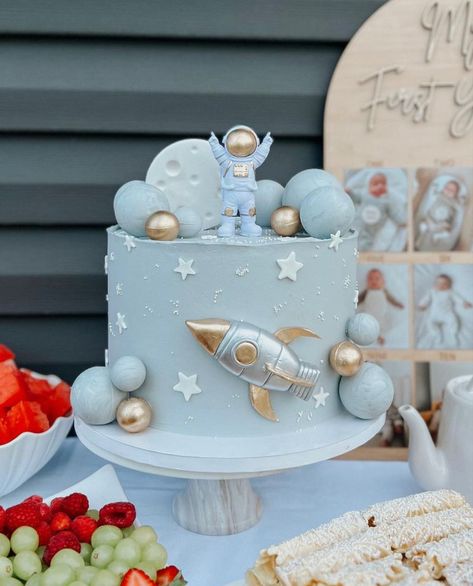 Astronaut First Birthday Cake, Space Theme 1st Birthday Cake, 1 Year Around The Sun Birthday Cake, Outer Space Birthday Food Ideas, 1st Birthday Space Theme Smash Cake, Astronaut One Year Birthday, 1st Trip Around The Moon Birthday, Houston We Have A One Year Old Cake, First Trip Around Sun Cake