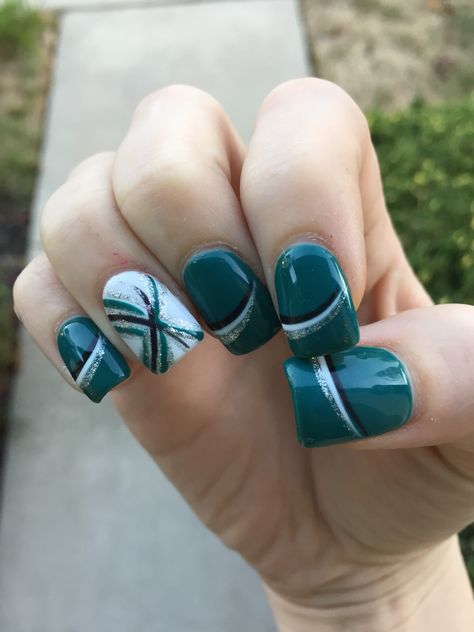 EAGLES NAILS!!!! These are actually my nails, I took a design I saw and tweaked it. The accent nail was completely designed by my manicurist (she's awesome). Green is OPI gel-nail polish called AmazON AmazOFF. Eagles Football Nails, Philadelphia Eagles Nails, Eagles Nails, Eagle Nails, Football Nail Designs, Eagle Image, Football Nails, Opi Gel Nails, Eagle Images