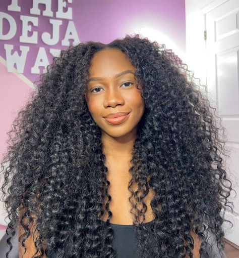 Long Natural Curly Crochet Hairstyle Crochet Curls Hairstyles, Long Curly Crochet Hair, Curly Crotchet Hairstyles, Individual Crochet Braids, Long Crochet Hair, Beginner Crochet Patterns Free, Afro Hair Tips, Hair Styles Crochet, Free Beginner Crochet Patterns