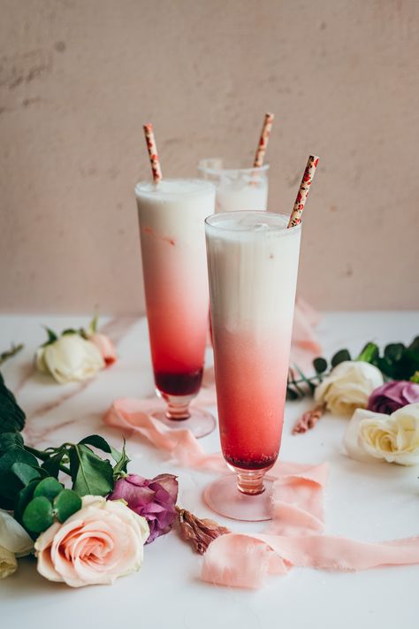 Vibrant Hibiscus Italian Soda 1 Recipes Autumn, Biscuits Cake, Hibiscus Syrup, Zucchini Brownies, Italian Soda, Menu Inspiration, Pink Drink, Honey Tea, Biscuit Cake