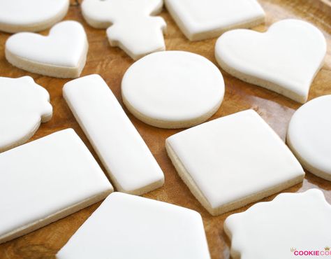 Royal Icing Recipe - Delicious and Perfect for Cookie Decorating — The Cookie Countess Decorating Icing Recipe, Best Royal Icing Recipe, Royal Icing Cookies Recipe, Easy Royal Icing Recipe, Cookie Countess, Cut Out Cookie Recipe, Iced Sugar Cookies, Meringue Powder, Royal Icing Recipe