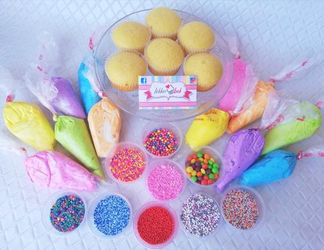 Decorate Your Own Cupcake Party, Cupcake Decorating Station, Diy Cupcake Kit, Cupcake Board, Easy Cupcakes Decoration, School Cupcakes, Cupcake Decorating Party, 90th Birthday Decorations, Daisy Party