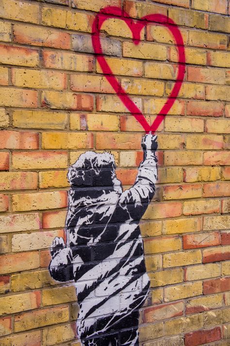 Murals Ideas, Urban Art Painting, Camden Street, Street Art Illusions, London Urban, Banksy Artwork, Urban Adventure, Street Art Love, Street Art London