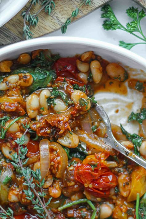 Roasted Tomato, White Bean and Spinach Stew - Munchmeals by Janet Spinach Sundried Tomato, Whole Food Dinner Recipes, White Bean Spinach, Tomato White Bean, Whole Food Dinner, Spinach Stew, Pasti Fit, Food Dinner Recipes, Dinner Recipes Vegetarian