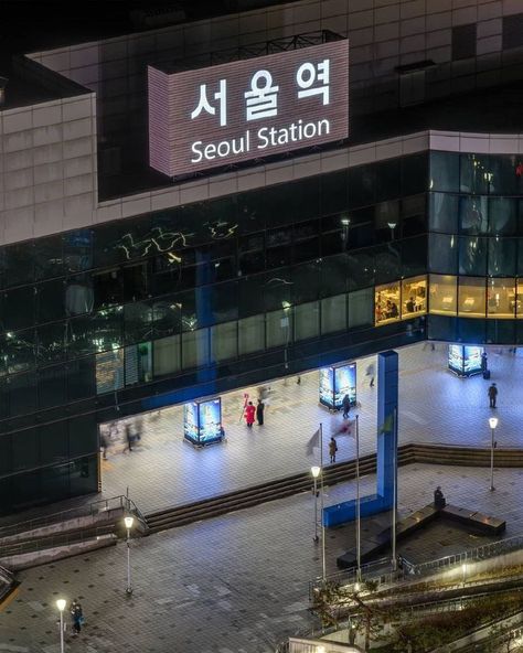 City Aesthetic Seoul, Aesthetic Seoul, Seoul Aesthetic, Seoul Station, Asia Aesthetic, Korean Aesthetics, Seoul Night, Korean Travel, Seoul Korea Travel