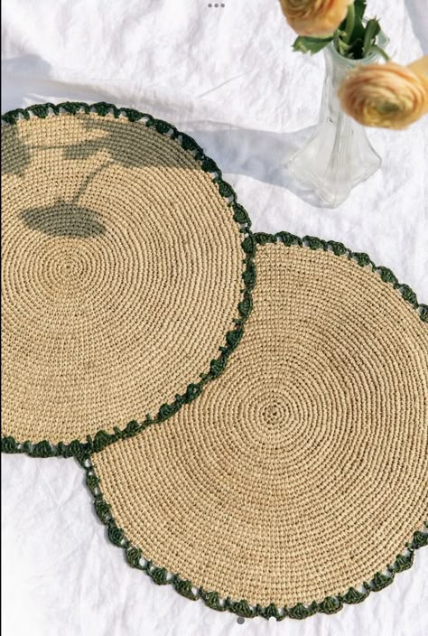 Green Placemats, Placemats For Round Table, Raffia Palm, Crochet Table Mat, Round Table Mats, Crochet Placemats, Table Handmade, Woven Placemats, Rope Crafts