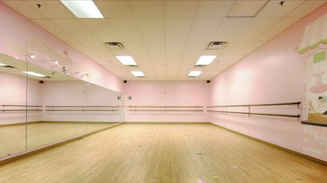 Ballet Room, Ballet Studio, Dance Rooms, Feeling Unwanted, Young Art, Ballet Photos, Dance School, Creative Background, Dance Studio