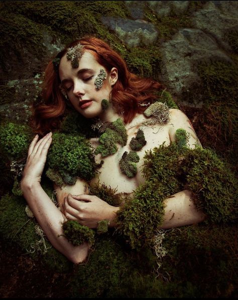 Froyle Art, Moss Photoshoot, Ashnikko Concert, Snake Photoshoot, Pagan Aesthetic, Moss Fairy, Swamp Queen, Folklore Art, Forest Witch