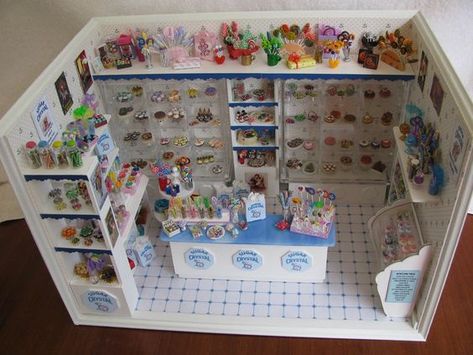 Mini Brands Ideas, Miniature Candy Shop, Dolls House Shop, Mini Brands, Mini Stuff, Dollhouse Miniatures Diy, Doll Food, Sugar Crystals, Mini Craft