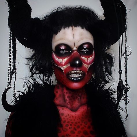 #voodoomakeup #alienmakeup #skullmakeup #halfskullmakeup #virginieropars #witchmakeup #demonmakeup #creepymakeup #scarymakeup #mehrongirl #mehronmakeup #katvondbeauty #31daysofhalloween Virginie Ropars, Voodoo Makeup, Demon Makeup, Horror Themed Party, Cool Mask, Make Up Diy, Alien Makeup, Creepy Makeup, Mehron Makeup