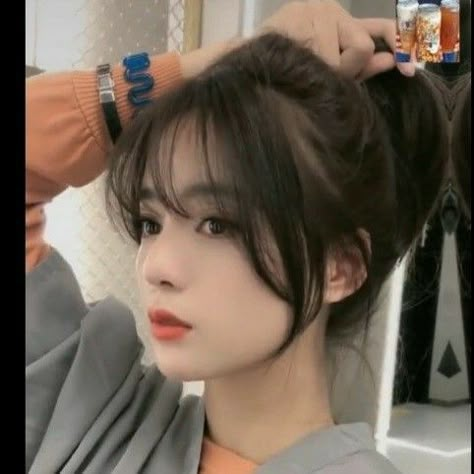 Bangs Hairstyle 2023, Airy Bangs Korean Round Face, Medium Straight Hairstyles With Bangs, Korean Ponytail With Bangs, Wispy Bangs With Framing Pieces, Long Layered Hair With Bangs Straight, Korean Medium Hair With Bangs, Aesthetic Bangs Haircut, Wispy Bangs Heart Shaped Face