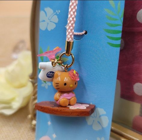 Mobile Strap, Hello Kitty Keychain, Tom Y Jerry, Charm Phone, Strap Phone, Hello Kitty Iphone Wallpaper, Phone Charms, Anime Figurines, Never Grow Up