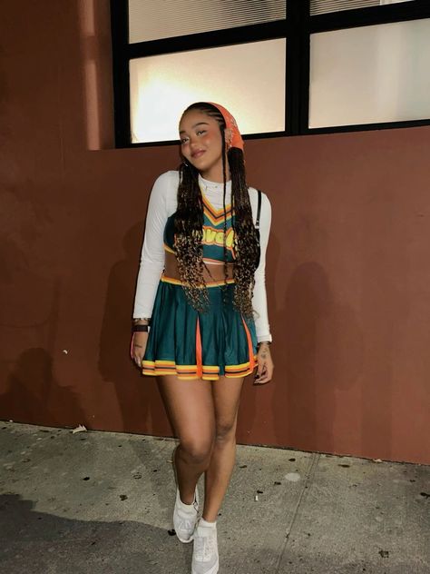 Bring It On Cheerleader Costume, Holloween Costume Ideas Black Teens, Clover Costume Bring It On, Clover Halloween Costume, Clovers Halloween Costume, Bring It On Costume Halloween, Halloween Costumes With Braids, Clovers Cheer Costume, Brown Hair Costumes