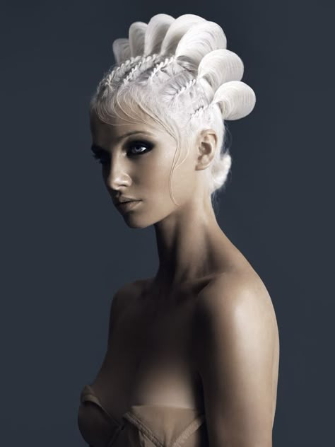 Futuristic Hairstyles, Futuristic Hair, High Fashion Hair, Avant Garde Hair, Couture Hairstyles, Dramatic Hair, Hairstyles Tutorial, Space Buns, Editorial Hair