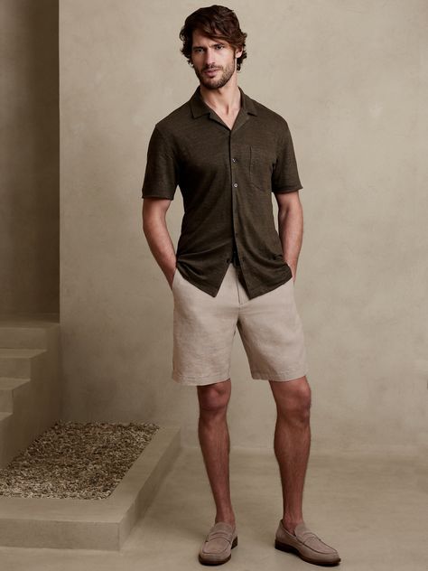 European Mens Fashion Summer Street Styles, Men’s Church Outfit, Short Mens Fashion, European Mens Fashion, Mens Banana Republic, Vacay Outfits, Short Men Fashion, Free Spirit Style, Banana Republic Men