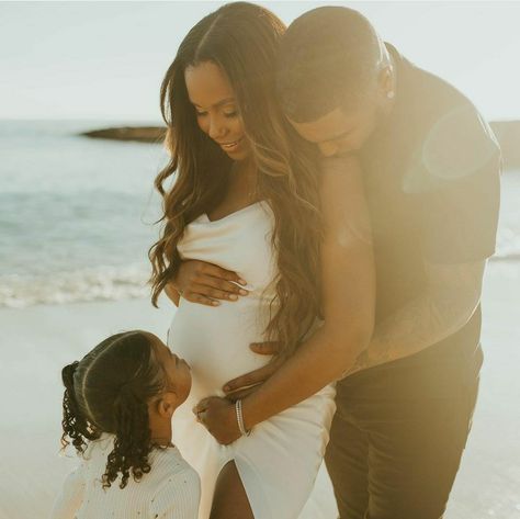 Gender Photoshoot, Cheyenne Floyd, Family Pregnancy Photoshoot, Couple Maternity Photoshoot, Pregnancy Photoshoot Beach, Maternity Shoot Beach, Beach Pregnancy Announcement, Beach Maternity Pictures, Maternity Photoshoot Ideas