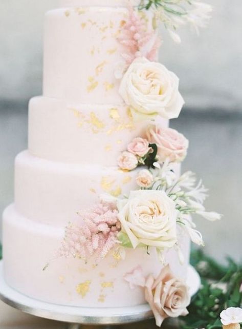 blush wedding cake Wedding Cake Simple Elegant, Blush Wedding Cakes, Italian Weddings, Pretty Wedding Cakes, Desserts Ideas, Wedding Cake Pops, Purple Wedding Cakes, Wedding Cake Roses, Wedding Cake Ideas