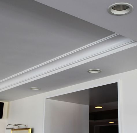 Curved Bulkhead Ceiling, Classic Pop Design, Golf Lounge, Modern Crown Molding, Aesthetic Walls, Light Gray Bedroom, Ceiling Crown Molding, Luxury Ceiling Design, Molding Ceiling