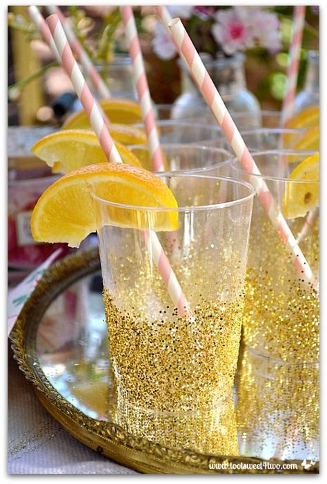 Easy Party Glitter Cups Sparkle Birthday Party, How To Make Glitter, Sparkle Birthday, Geeky Wedding, Glitter Birthday Parties, Glamour Party, Easy Party Decorations, Glitter Champagne, Sparkle Party