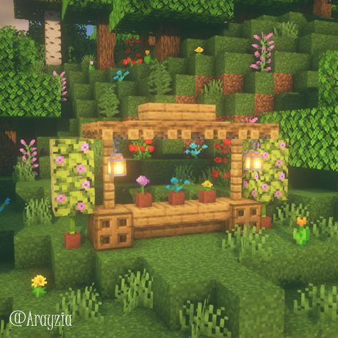 Garden Minecraft Aesthetic, Flower Garden In Minecraft, Minecraft Small Outdoor Decorations, Minecraft Spring Build, Minecraft Flower Cart, Flower Minecraft Build, Flower Stand Minecraft, Minecraft Flower Garden Ideas, Minecraft Vegetable Garden