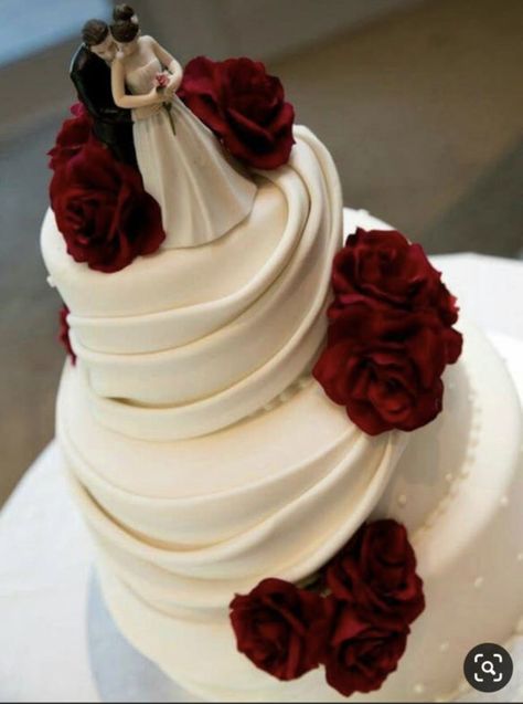 Wedding Cake Chocolate And White, Maroon And White Wedding Cake, Wedding Cake Red Flowers, Red Roses Wedding Cake, Burgundy And White Wedding Cake, Red White Wedding Cake, Maroon Wedding Cake, White And Red Wedding Cake, Red And White Wedding Cake