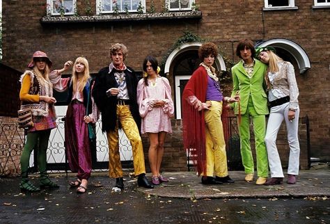 Psychedelic Fashion in London - October 1967 - Flashbak Mod Culture, Fashion In London, Swinging 60s, Swinging London, Rare Historical Photos, 60s And 70s Fashion, Mode Hippie, Swinging Sixties, Sixties Fashion