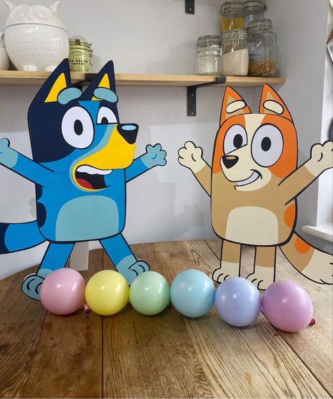 Bluey& Bingo Freestanding props made of cardstock and foamboard. Bluey Bingo Cutout, Diy Bluey Cutouts, Bingo Party, Bluey Bingo, Bluey Birthday, Invitation Video, Prop Making, First Birthday Party Themes, Car Cake