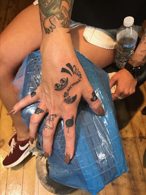 Cheshire Cat Tattoo Small Simple, Alice In Wonderland Finger Tattoo, Chester Cat Alice In Wonderland Tattoo, Cheshire Cat Hand Tattoo, Chester The Cat Tattoos, Chesire Cat Tattoos Simple, Hand Cat Tattoo, Alice In Wonderland Hand Tattoo, Chester Cat Tattoo