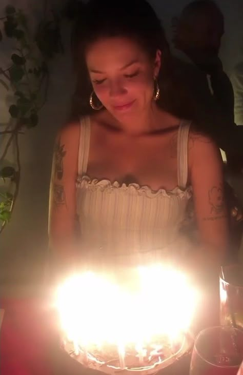 Halsey brithday Halsey Lilith, Gigi Aesthetic, Halsey Manic, Halsey Singer, Love Power, Ashley I, Garden Growing, Hayley Williams, Feels Like Home