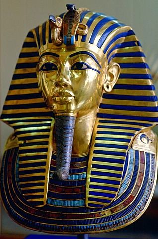 The mask of King Tutankhamun displayed in the Cairo Museum, Egypt King Tut Mask, Egyptian Mask, Cairo Museum, King Tut Tomb, King Tutankhamun, Egypt Museum, Egyptian Artifacts, Ancient Egypt Art, Old Egypt