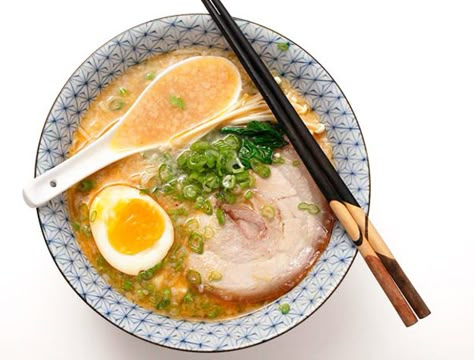 Kare Raisu, Tonkatsu Ramen, Ramen Broth, Pork Broth, Tonkotsu Ramen, Food Lab, Japanese Ramen, Ramen Recipes, Ramen Noodle